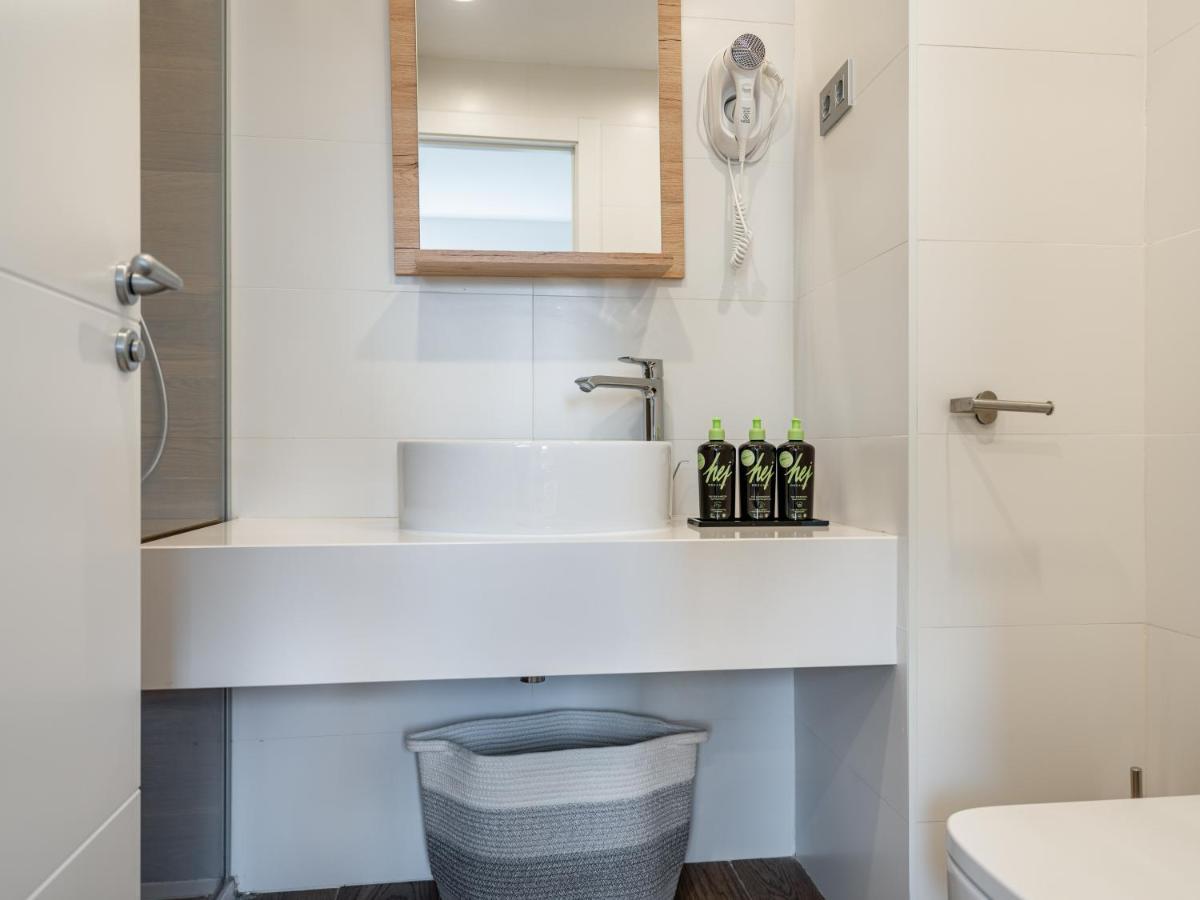 Limehome Barcelona Carrer De Fontcoberta - Digital Access מראה חיצוני תמונה