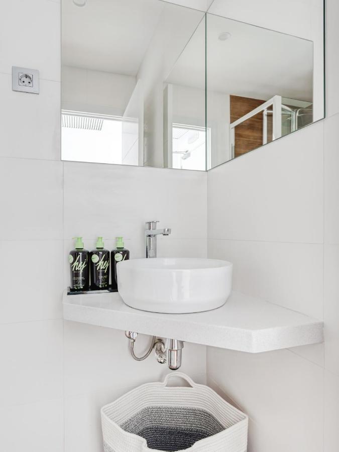 Limehome Barcelona Carrer De Fontcoberta - Digital Access מראה חיצוני תמונה
