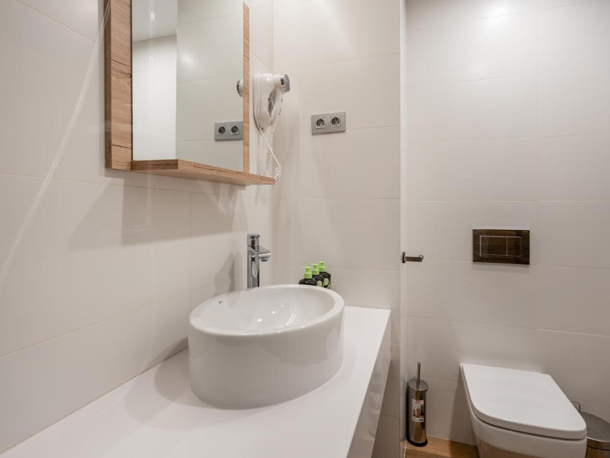 Limehome Barcelona Carrer De Fontcoberta - Digital Access מראה חיצוני תמונה